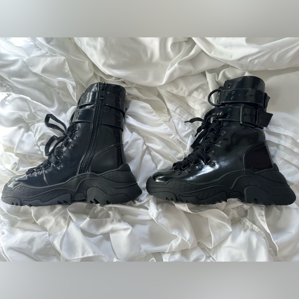 NWOB POSTER GRL Black Platform Combat Boots Size 6